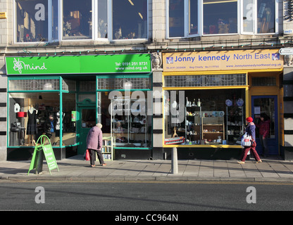 Geist und Jonny Kennedy Läden von Wohltätigkeitsorganisationen North East England, Großbritannien Stockfoto