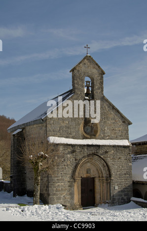 Schnee bedeckte Fläche von Orreaga-Roncesvalles im Winter, Navarra. Spanien. Europa Stockfoto