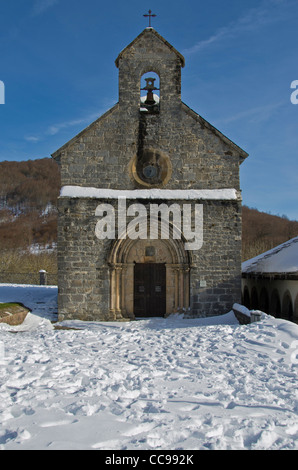 Schnee bedeckte Fläche von Orreaga-Roncesvalles im Winter, Navarra. Spanien. Europa Stockfoto