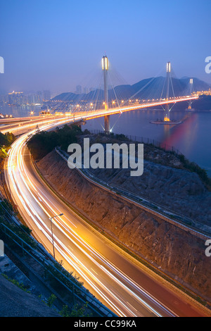 verkehrsreichen Nacht in städtischen Finanzen Stockfoto