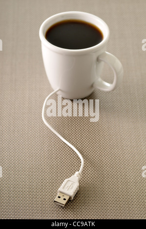 USB eingesteckt Kaffeetasse Stockfoto