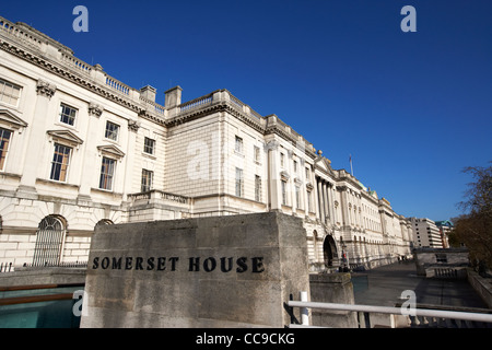 Somerset House und das Victoria Thames Embankment London England UK-Vereinigtes Königreich Stockfoto