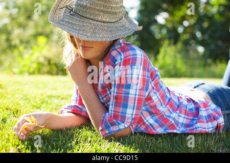 Junge Frau, Eugene, Lane County, Oregon, USA Stockfoto