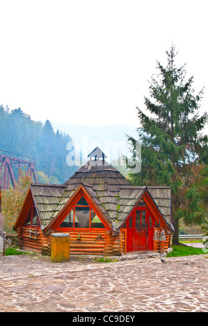 Die Probe (Kolyby)-Haus, das die Hirten in den Bergen von Transkarpatien gebaut Stockfoto