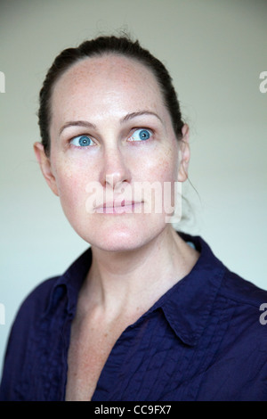Frau mit großen Augen Stockfoto