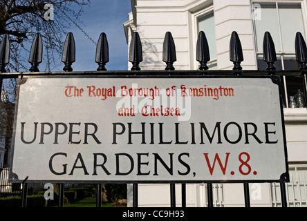 Straßenname Zeichen für obere Phillimore Gardens, in der royal Borough of Kensington und Chelsea, London, england Stockfoto