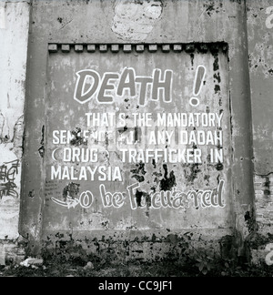 Eine Warnung der Todesstrafe für den Drogenhandel an der Wand von pudu Gefängnis in Kuala Lumpur in Malaysia in Fernost Südostasien. Betäubungsmittel Kunst Stockfoto