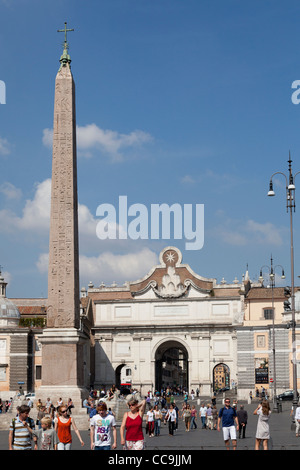 Ägyptischer Obelisk Ramses II. in der Piazza del Popolo, Rom Stockfoto