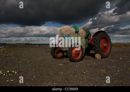 Fischers Traktor bei Skinningrove Stockfoto
