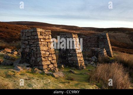 Eine zerstörte Lead Mine bei Kapitulation Brückenkonstruktionen   ruiniert bei Swaledale, North Yorkshire, UK Stockfoto