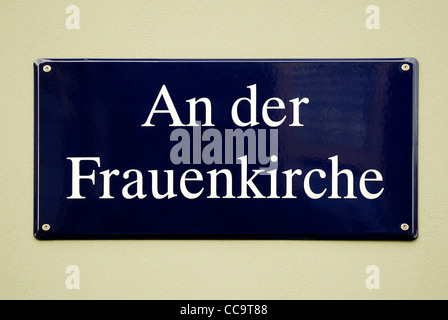 Street sign "An der Frauenkirche" in Dresden. Stockfoto