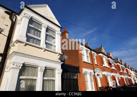 Reihe von roten Backstein Periode Reihenhaus Häuser Cricklewood North London England uk Stockfoto