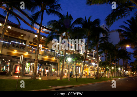 Geschäfte in der Innenstadt in der Nähe von Waikiki Beach, Honolulu, Hawaii. Stockfoto