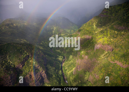 Antenne des Regenbogen über Kauai, Hawaii. Stockfoto