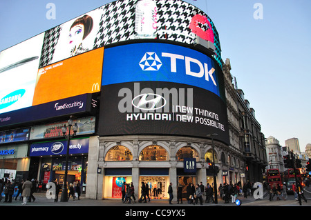 Beleuchtete Werbeschilder, Piccadilly Circus, West End, City of Westminster, London, England, Vereinigtes Königreich Stockfoto