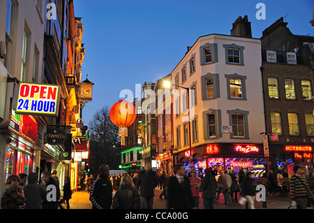 Chinese New Year Laternen in Whitcomb Street, Chinatown, West End, City of Westminster, London, England, Vereinigtes Königreich Stockfoto