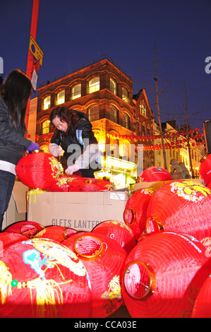 Chinese New Year Laternen in der Gerrard Street, Chinatown, West End, City of Westminster, London, England, Vereinigtes Königreich Stockfoto