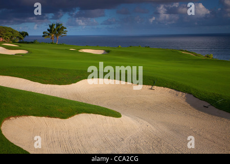 Das 14. Loch an der Makai Golf Course, Princeville, Kauai, Hawaii. Stockfoto