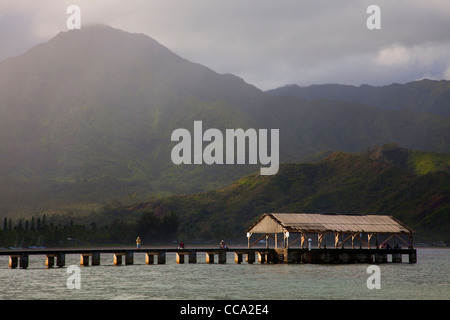 Pier am schwarzen Topf Strand, Hanalei Bay, Kauai, Hawaii. Stockfoto