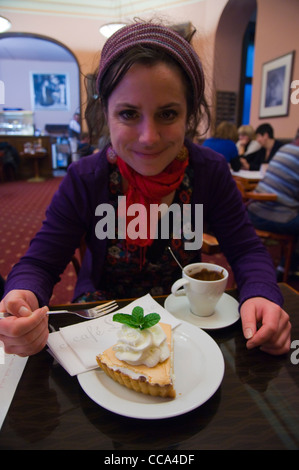 Kaffee und Kuchen Cafe Louvre Prag Tschechien Mitteleuropa Stockfoto