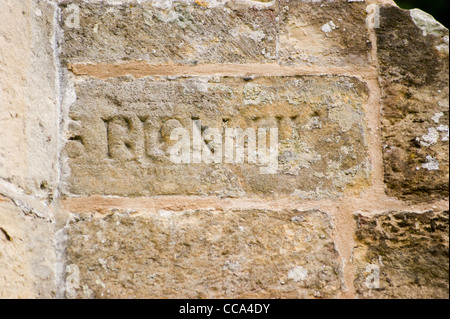 "Rievaulx" Inschrift, Kirche der Hl. Maria, Rievaulx, ehemals Pantoffel Kapelle der Abtei, North Riding, Yorkshire, England Stockfoto