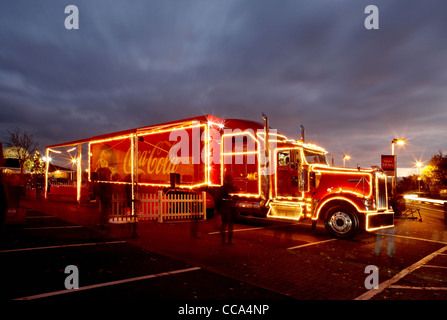 Der offizielle Coca Cola Weihnachtstruck während einer davon abgebildet ist vielen öffentlichen Roadshows im Dezember. Stockfoto