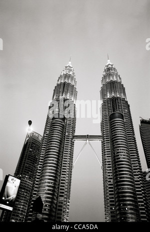 Moderne Architektur. Die Petronas Twin Towers in Kuala Lumpur in Malaysia in Südostasien. Architekten Cesar Pelli Stockfoto