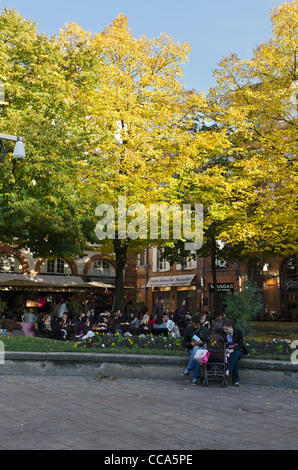 Frankreich-Toulouse Picknick im Freien essen Restaurant Bäume Stockfoto