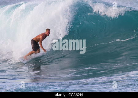 Surfer am Ho'okipa Beach, Maui, Hawaii. Stockfoto