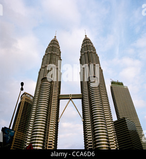 Moderne Architektur. Die Petronas Twin Towers in Kuala Lumpur in Malaysia in Südostasien. Stockfoto