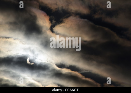 Die letzte Phase der Sonnenfinsternis in Europa zu Beginn des Januar 2011 Stockfoto