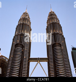 Moderne Architektur. Die Petronas Twin Towers in Kuala Lumpur in Malaysia in Südostasien. Stockfoto