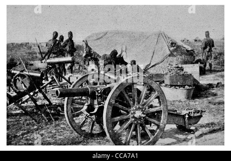 1915 britische Beute des Krieges Munition Dump Munition Sprengstoff Artillerie-Granaten erfassen Sieg feindliche Verlust Field Kanone Zelt Stockfoto