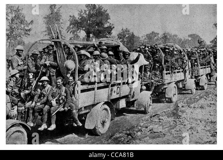 Irische Brigade 1916 nahm Guillemont Transport Fahrzeug einheitliche Wagen LKW Anhänger Frontlinie Straße Feldweg Schützenregiment Stockfoto