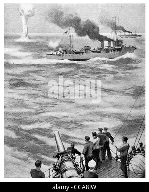 1918 Handelstransporte Schiff verlässt Amerika gerade deutsche U Boot u-Boot-Artillerie Kanonier Sailor navy Marine Escort Beschuss Stockfoto