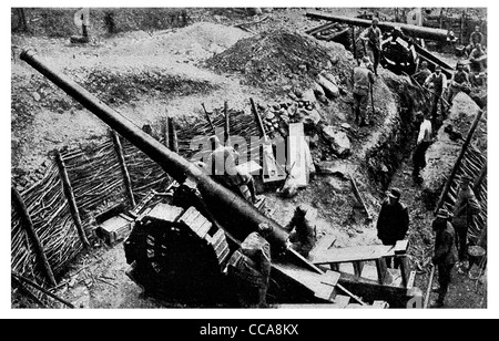 1915 italienische Pistole Belagerung Waffe Graben Artillerie Kanonier "Gunners" Grube Bombardement Beschuss Bombardierung Waffen Kanone Stockfoto