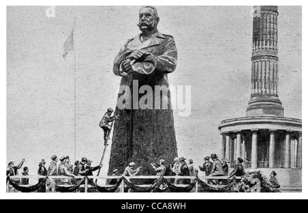 1918 Berlin Colossaol Paul Ludwig Hans Anton von Beneckendorff Und von Hindenburg-Statue Siegessäule Denkmal Stockfoto