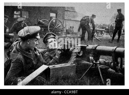 1916 britisches Maschinengewehr Abschnitt Praxis Flandern Schütze Munition Kugel Patrone Kasten Maxim Zug Ausbildungsleiter Stockfoto