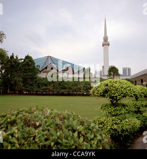 Die Nationale Moschee von Malaysia in Kuala Lumpur in Malaysia in Fernost Südostasien. Minarett moderne Architektur Islamische muslimische Reisen Stockfoto