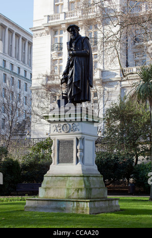 Statue von William Tyndale, Übersetzer des neuen Testaments Stockfoto