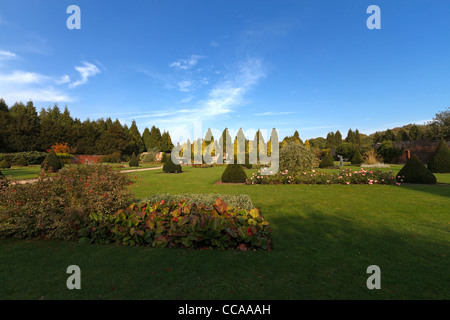 Newstead Abbey, Nottinghamshire. Der Rose Garden im Herbst. Newstead Abbey war der angestammten Heimat Lord Byron. Stockfoto