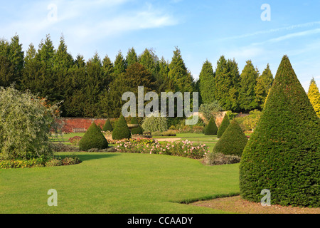 Newstead Abbey, Nottinghamshire. Der Rose Garden im Herbst. Newstead Abbey war der angestammten Heimat Lord Byron. Stockfoto