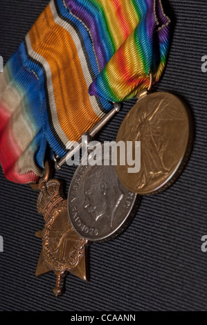 Nahaufnahme von Pip, Squeak und Wilfred, drei Kampagnenmedaillen des ersten britischen Weltkriegs, 1914 - 1915 Star, British war Medal, Victory Medal Stockfoto