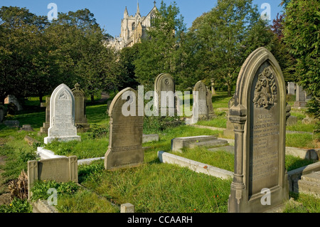 Grabsteine auf dem Friedhof von Ripon Cathedral North Yorkshire England UK United Kingdom GB Great Britain Stockfoto