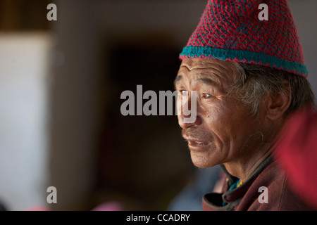 Ältere männliche Changpa Pilger bei Korzok Gustor, Korzok Gompa, Tsomoriri Lake (Ladakh) Jammu & Kaschmir, Indien Stockfoto