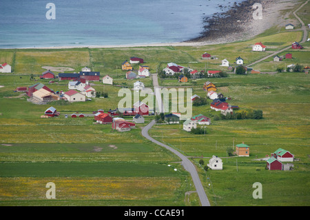 Norwegen, Nordland, lofoten Archipel, gravdal. Dorf an der Küste Blick entlang der e 10 Straße. Stockfoto