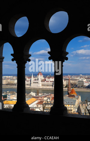 Budapest, Parlamentsgebäude und Donau Blick von Buda Castle Fischerbastei Stockfoto