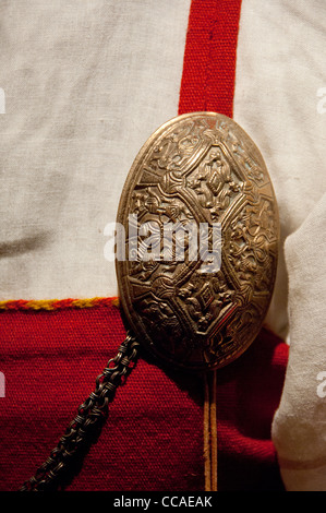 Norwegen, Nordland, lofoten Archipel, borgelva. lofotr Viking Museum. viking Bekleidung & Pin. Stockfoto