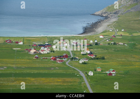 Norwegen, Nordland, lofoten Archipel, gravdal. Dorf an der Küste Blick entlang der e 10 Straße. Stockfoto