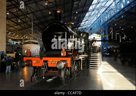 South Eastern & Chatham Railway Class D 4-4-0 Dampf Lok Nr. 737, auf dem Display in das national Railway Museum York uk Stockfoto